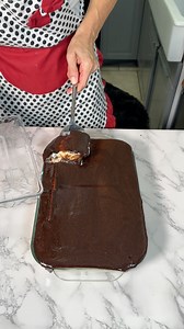 Easy chocolate eclair cake make this yummy cake using vanilla pudding, whipped cream, graham crackers, milk, and chocolate frosting. Enjoy. • • The original video was produced by Network Media and Sarah S. | Sarah S | Facebook