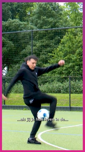 Hoe kan topvoetballer én multimiljonair Quincy Promes zich hebben laten verleiden door de onderwereld? 💊 Luister nu naar de eerste twee afleveringen van 'Promes: Bal of Bajes?' op NPO start en alle andere podcastapps! #powned #nporadio1 #hetmisdaadbureau #promes | PowNed