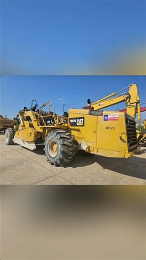 Couple pieces available for Rent at Star Tractor. Call us at 817-733-3799 #heavyequipment #dfw