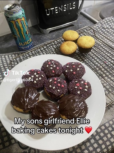 tigerlilly (@tigerlilly6064)’s video of cake