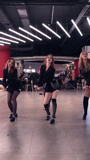 Discover the Stylish Tape on Heels Trend with AOA's Jimin | K-pop Fashion