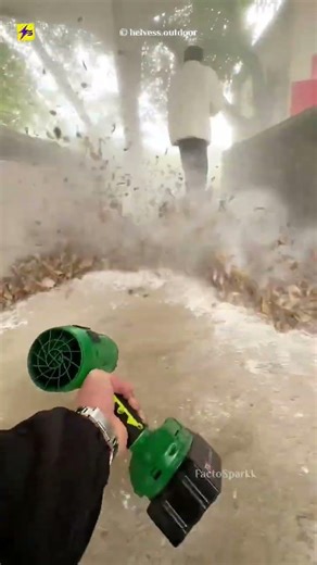 Leaf Blower ON… Aur Phir Jo Hua 😳 #shorts