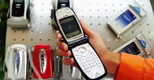 The return of "dumb phones:" Teens ditch easy internet access for mental health