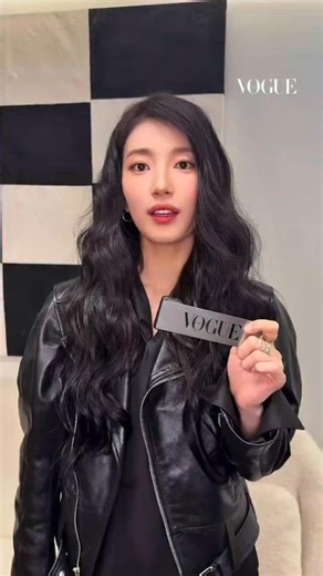 Bae Suzy (배수지 )🐰🦋💜 on Instagram: "251217 CELINE Pop-up store Flagshipstore!!! "Suzy showcased the collection from Maison's new Artistic Director, Michael Rider, with her own unique flair." - #SUZY #BaeSuzy #수지 #배수지 #skuukzky #nationfirstlove #CELINE #SuzyxCeline #BaeCeline #geniemakeawish #everythingwillcometrue #Doona #LeeDoona #AnnaKdrama #portraitsofdelusion #delusion #wonderland #Koreandrama #koreanactress #koreansinger #model #sueweeties #hallyuactress #kdrama #koreandrama"