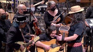 O improviso rolou solto com a Brasil Jazz Sinfônica! 😱 Concerto que aconteceu dia 28 de maio. Uma mistura de emoções que a Sala São Paulo juntamente com orquestra Brasil Jazz Sinfônica proporcionou para o público. Como convidados, Yamandu Costa, Renato Borghetti e Armandinho Macêdo, grandes nomes da música popular brasileira. Música: Merceditas de Rámon Sixto Rios Arranjo: Fernando de Morais Regente: João Maurício Gaindo #AmoABrasilJazzSinfônica __ Encontros Históricos na Sala São Paulo é reali