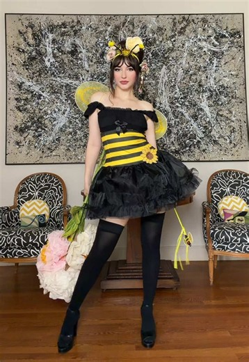 I'm a bumblebee 🐝 DUH ✨ wearing @RETRO STAGE SHOP cutest Y2K inspired bee costume set for Halloween 💛 use my code PROJANICE for a discount darlings! link in bio xoxo #y2k #halloween #styleinspo #costumeideas #retrostage