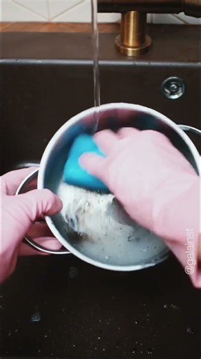 How to Clean a Pot from Soot — 3 Easy Methods 🍳