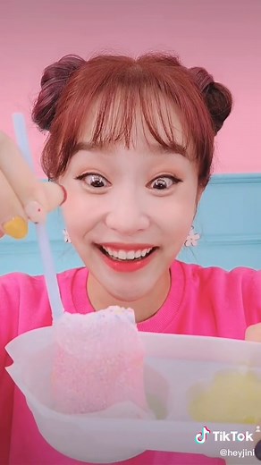 헤이지니의 끝도없는 먹방과 젤리의 세계