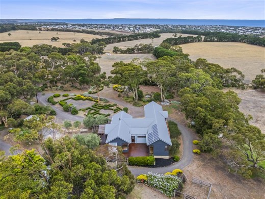 Architect-designed Torquay home with panoramic ocean views hits market - realestate.com.au