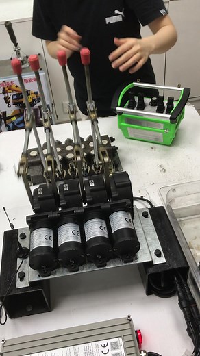 Crane Remote #crane #grúa #joysticks #radio #spider #crawler #drilling #Vinç #guindastes #kran #Vinç #XCMG #Palfinger #PM #FASSI #SANY #HIAB #zoomlion #EFFER #spidercrane #drilling #skidsteer