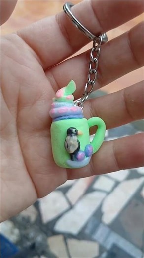 Light clay pinguin mug keychain. teafungo.etsy.com