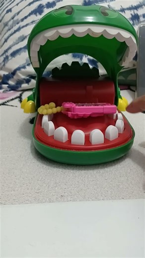 CROCODILE 🐊DENTIST EATING Minnie Mouse happy Helpers#trending #viral #fun #shorts #youtubeshorts