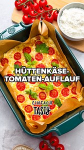 Hüttenkäse, Eier, Tomaten: Fertig ist das proteinreiche Auflauf-Rezept. Während er im Ofen bäckt, bleibt Zeit für anderes. Low Carb kann einfach sein. 🍅😋 🛒 Du brauchst: 👉 400 g Hüttenkäse, 4 Eier, ½ TL Salz, 1 Prise Pfeffer, 1 EL Kräuter der Provence, 100 g Reibekäse, 200 g Kirschtomaten, Kräuter nach Geschmack (zum Garnieren) 💡 Das ganze Rezept findest du auf unserer Homepage (Link in Bio) und in unserer heutigen Story.️ #EinfachTasty #EinfachTastyRezept #HüttenkäseTomatenAuflauf #LowCarb 
