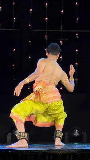 What a finale! Bharatanatyam from Sankhya Dance Company by Vaibhav Aarekar closed Yaksha’s third night in style. #ishamahashivratri2026 | Isha Foundation