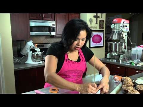 How to Make Basketball Cupcakes : Cupcake Creations