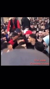 789K views · 1K reactions | Schlägerei Berlin Alexanderplatz  Krass Polizei wie immer rechtzeitig „zu spät“ 臘‍♂️ | Ich hab Connection | Facebook