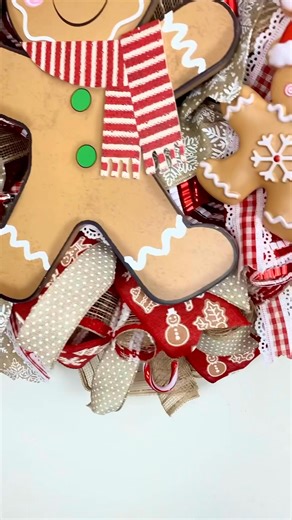 Here’s a little gingerbread joy to sweeten your feed today! This wreath is packed with red-and-white candy stripes, peppermint details, and the cutest gingerbread family all dressed for Christmas. It’s cheerful, it’s whimsical, and it’s guaranteed to make your front door the happiest one on the block. If you love bold Christmas colors, cozy holiday vibes, and décor that makes people smile before they even knock… this one’s calling your name. Want to claim it before someone else snags the sweet s