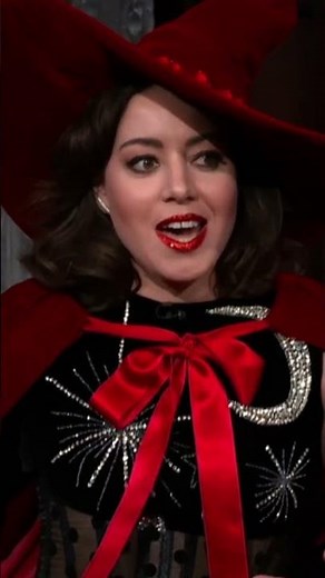 Aubrey Plaza’s Christmas Tradition Is Completely Unhinged 😳😂