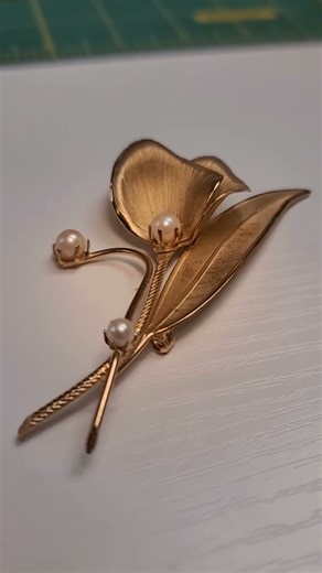 #bringbackthebrooch #broochoftheday #broochcollector #vintagebrooch