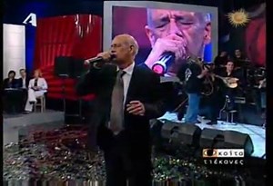 "Εσύ με οδήγησες στης γης την ελπίδα Του κόσμου το νόημα στα μάτια σου είδα..." (Δημήτρης Μητροπάνος Live @ Κοίτα τι έκανες, Alpha) | GetGreekMusic