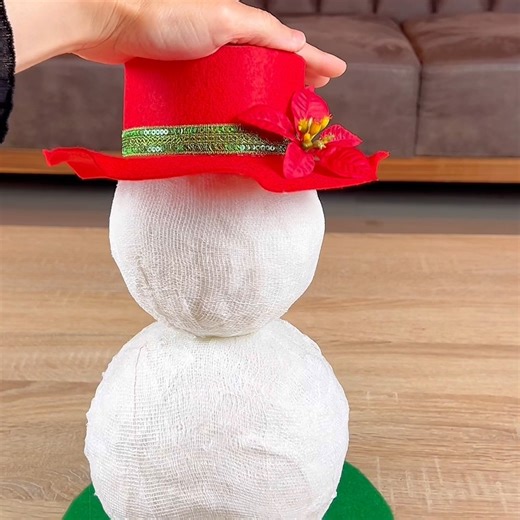 2.1M views · 24K reactions | A Very Easy Christmas Decor Idea With Bandages and Balloons. Snowman #diy | Very smart | Facebook