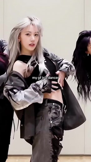 Sakura: Dancer and Visual from Lesserafim