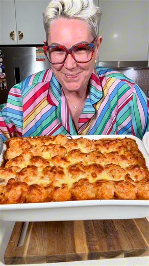 Hey everyone! 🌟 Today, I'm sharing a cozy and comforting recipe that's perfect for a hearty family meal: Fully Veg-Loaded Cottage Pie! 🥕🥔 It's a twist on the classic with an extra veggie boost and a cheesy topping that you'll absolutely love. Here's how to make it: **Ingredients:** - 1kg lamb mince - 2 large carrots, diced - 2 sticks of celery, diced - 2 large onions, diced - 4 cups frozen mixed vegetables - 2 tbsp crushed garlic - 2 tbsp beef stock powder - 2 tbsp plain flour - 1/2 cup tomat