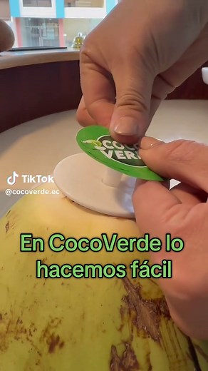 Abrir un coco no debería ser complicado 🥥 En CocoVerde te ofrecemos el Coco Abre Fácil: coco real, listo para disfrutar donde tú quieras. 🌿 100% natural 🚫 Sin azúcar añadida 🥥 Directo de la fruta #CocoAbreFácil #CocoVerde #CocoNatural #CocoReal #SinAzúcarAñadida