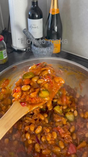 The easiest Chakalaka recipe 😍Do you like a Chakalaka Spicy or Simple? How do you enjoy your Chakalaka best?Credit: @bulelani.eats#safoods #safoodies #southafricanfoods#afrifoodlovers | South African Food