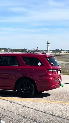 Stunning American Airbus A321-200 landing at RSW