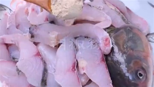 爱吃鱼的看过来！这款美的（Midea）空气炸锅FH301，一键控温无油烟，轻松炸出香脆鱼块，家人最爱的健康美食。