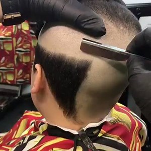 50K views · 183 reactions | Check it out at www.Barber-Clips.com - Start treating your hair/face with the respect it deserves. Straight Blade Razors, Black Masks, and more! Vid by: @carlosbarber_32 | Barber Clips | Facebook