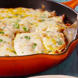 This Chicken Tamale Pie will be gone before the skillet cools off. Full recipe: http://dlsh.it/waqcqdG | Delish