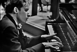 Glenn Gould Plays Bach on His U.S. TV Debut … After Leonard Bernstein Explains What Makes His Playing So Great (1960)