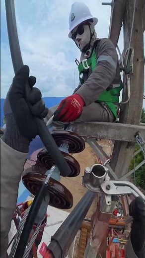 ⚡ Utility Lineman Stripping High-Voltage Wire Ends | Power Line Work #Shorts #Lineman #PowerLine