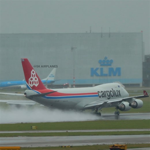 Wet departure 💦 Cargolux Boeing 747 | LX-JCV | Takeoff from AMSTERDAM AIRPORT | SK Airplanes