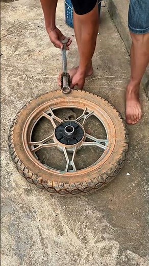 The Easy Way to Seat a Tubeless Tire #AutomotiveTips #MechanicLife #AutoEducation #DIYMechanic