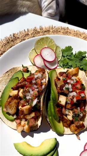 Can’t complain when there’s chimken tacos on the menu. #chimken Deze paws Making Chicken Tacos w- Sliced Avocado, Pico De Gallo Topped w- Tapatio #food #dog #chef #doglover #foodlover #goldenretriever #goldenretrieverlove #goldenretrieverpuppy #gourmet #doggo #gourmetfood #foodie #goldenretrieverlovers #doglovers #doglife | Cooking With Badger
