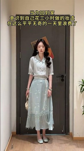 Speechless Fashion Moment: Retro Style Outfit Unveiled