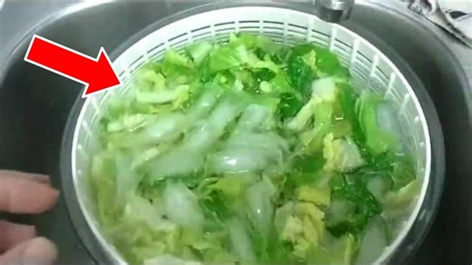 Restaurant Secret to Crisping Limp Lettuce