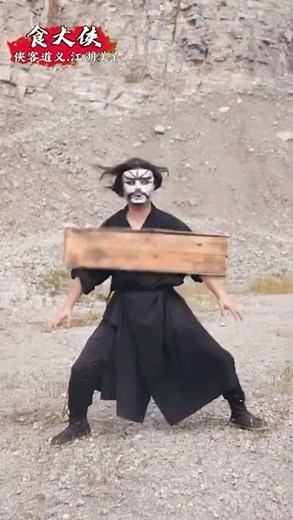 Kung fu master used bamboo sticks as flying knives to defeat the man in black #kungfu