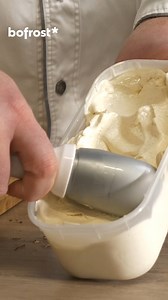 Hast du einen Eisportionierer zu Hause, aber deine Eiskugeln sehen nie so perfekt aus, wie du es dir wünschst? 🤔 Kein Problem! In unserem neuesten Reel zeigt dir bofrost*Koch Tobias, wie du meisterhaft schöne Eiskugeln formst – ideal für deine Sommer-Eisbecher. 🍨☀️ | bofrost Deutschland