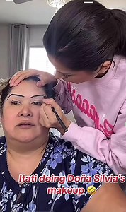 1.7M views · 17K reactions | 藍Como cuando quieres maquillar a tu mamá para practicar tu MASTER CLASS 藍 | PINK Makeup | Facebook