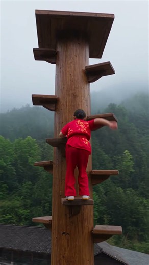 Oh My God😰Wait for end😳 She Climbed It Like It Was Nothing😳