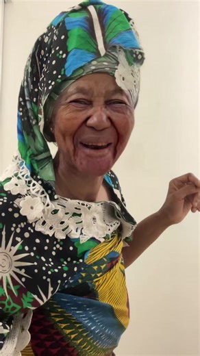 Vidéos de La voisine internationale (@voisineinternationale.1) avec son original - La voisine internationale