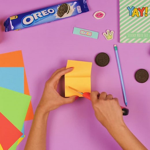 easy hacks to sneak your oreo 🌈 #crafts #hacks #howto #diy #schoolhacks #sneakinclass #classmate #friends #prank #schoolprank #tutorial #easyhacks