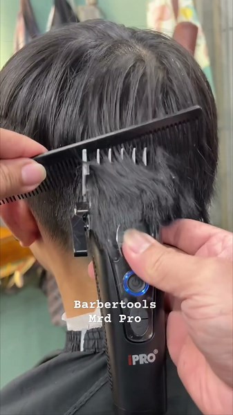 Guard 1.5: Create a baseline using a barber tool #usashorts #barbertools #asmrhaircut