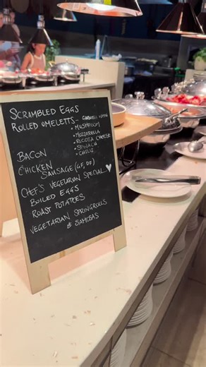 Start your day a little slower and enjoy a buffet breakfast with something for everyone at the Shoreline restaurant ☕🥞 | Sea World Resort - Gold Coast, Australia