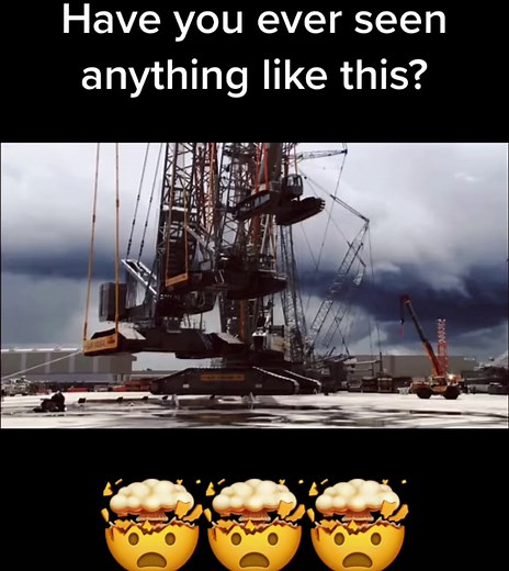 Liebherr power 💪 Amazing #cranetok #cranes #omg #crazy #big #heavy #machine #fypシ #viral #foryou #awesome #machinery #fyp #amazing #liebherr #liebherrcranes