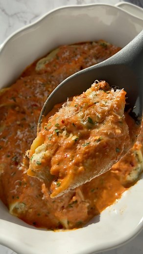 Garlic Shrimp Stuffed Shells with sun-dried tomatoes & a creamy rose sauce✨ Perfect for the holidays, Sunday dinner or any occasion! Ingredients: • 12–15 jumbo pasta shells • 15–20 medium shrimp, peeled & deveined • 2 tbsp butter • 2 tbsp minced garlic • 1 tbsp oil from sun-dried tomato jar • ¾ jar garlic marinara sauce (about 18 oz) • 1 cup heavy cream • 1 tbsp fresh parsley, chopped (plus more for garnish) • 15 oz ricotta cheese • ½ cup fresh spinach, chopped • 1 cup shredded mozzarella (plus 